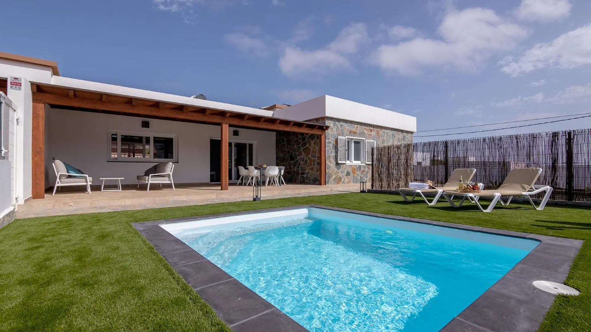 Kontakt z Villa Rustika 1 - Rural Private Pool Villaverde By Holidays Home